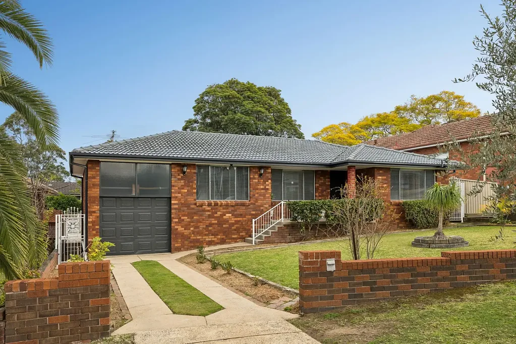 Baulkham Hills 3Phòng ngủ SOLD BY ADAM HEYWOOD