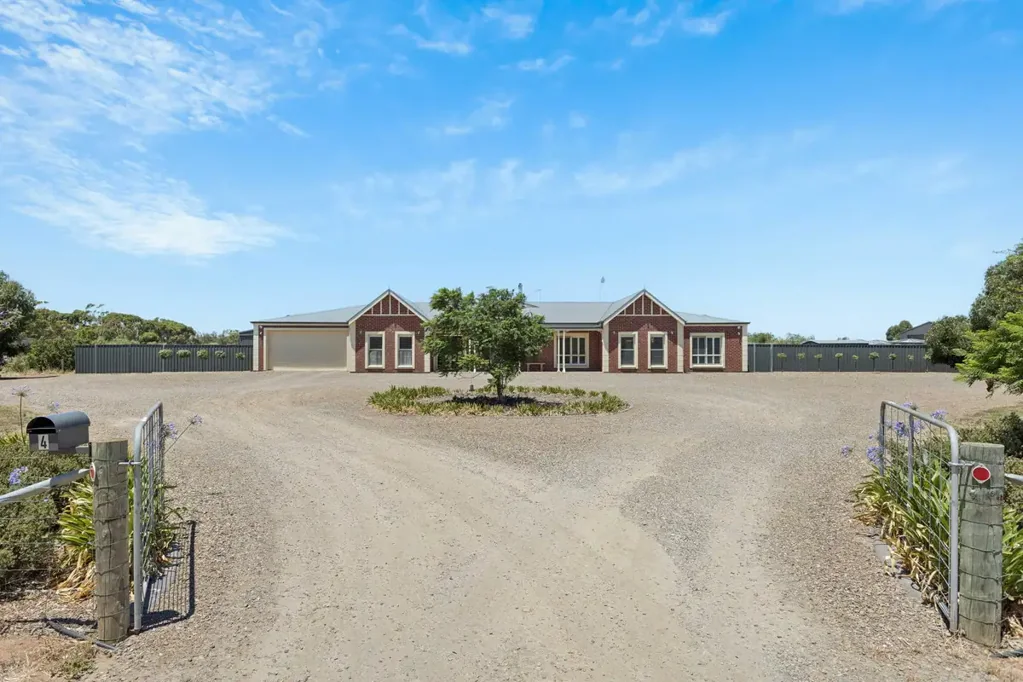 4 Milbourne Court, Lewiston, SA 5501