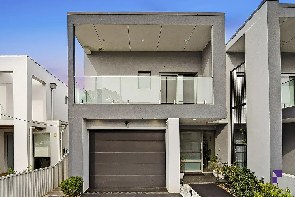 Condell Park 6chambre Oversized modern duplex and granny flat duo creates a high-yield investment