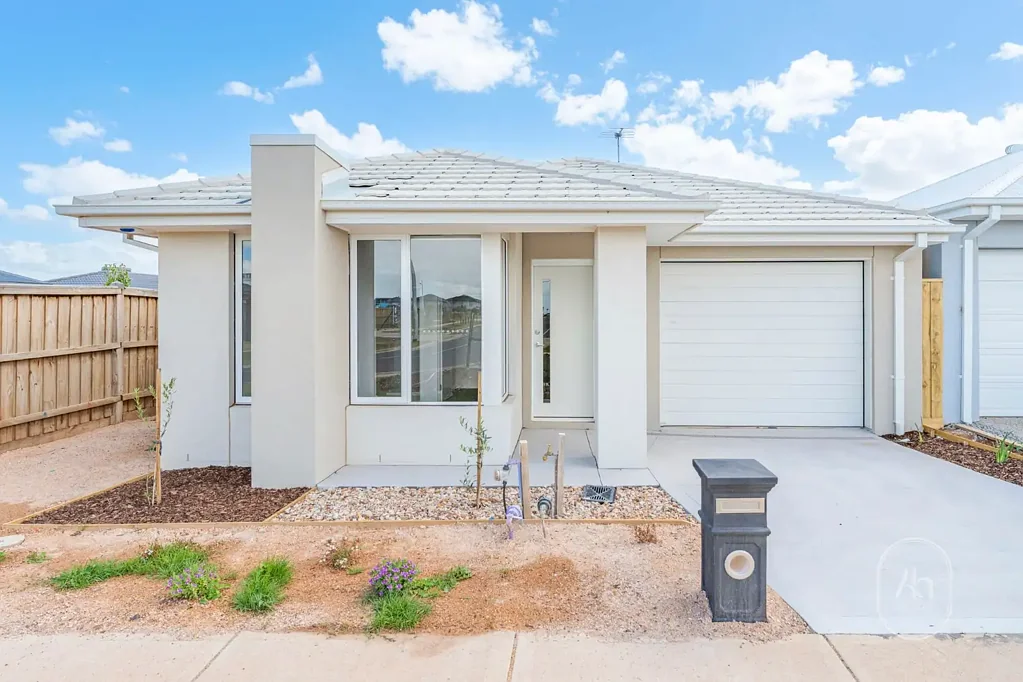 Contemporary Comfort in Prime Tarneit Location I Three-Bedroom House