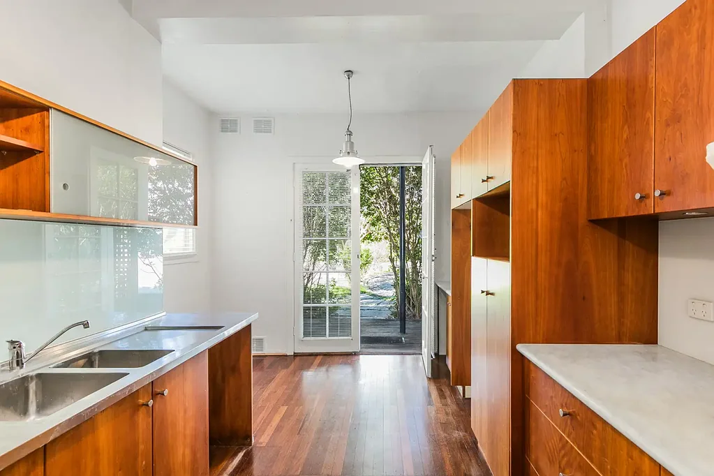 Apartment in leafy Nedlands