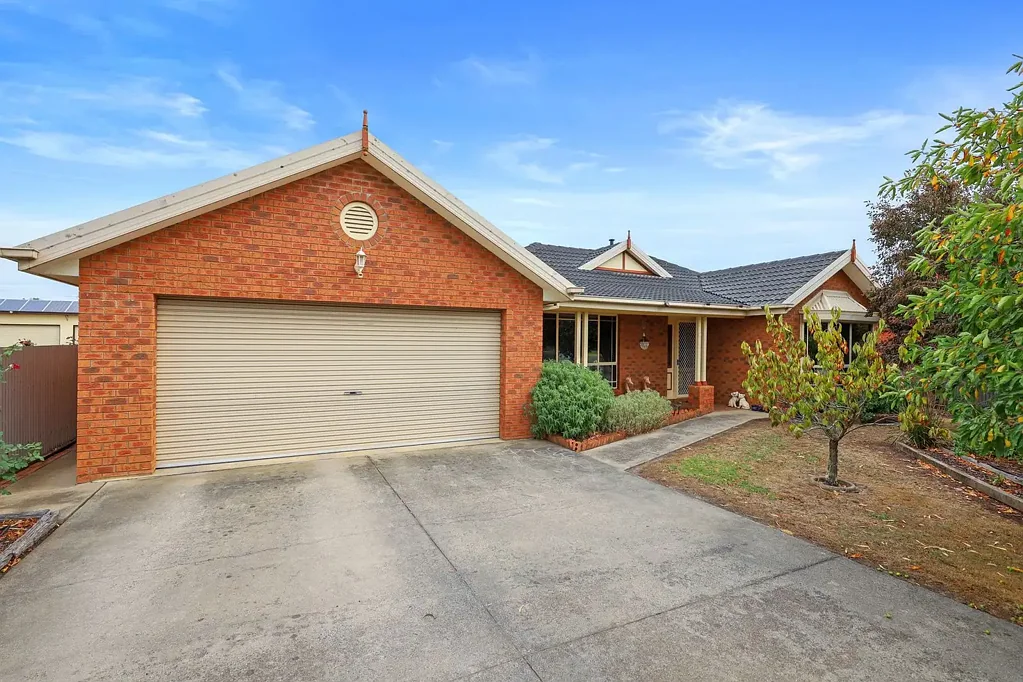 71 Silvester Street, Cobden, VIC 3266