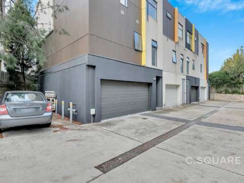 Craigieburn 3 Bedroom Beautiful Townhouse in Perfect Location