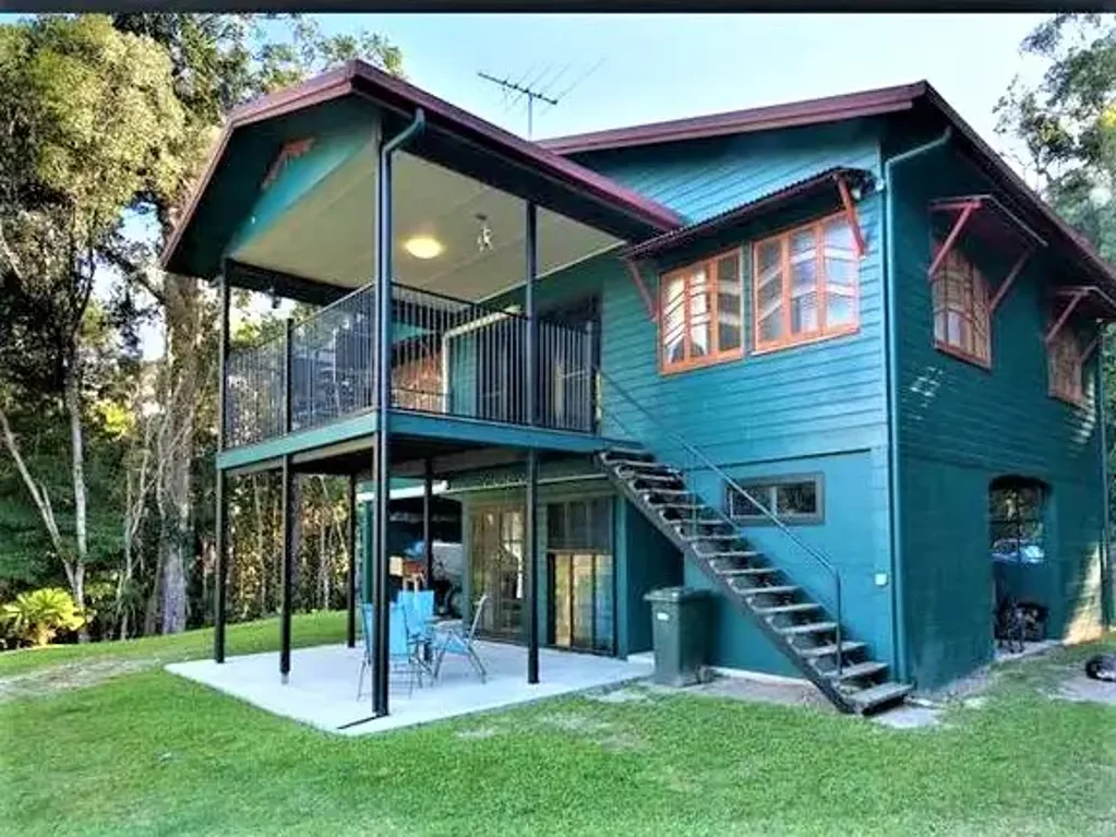Country Charm: 4-Acre Retreat in Kuranda Featuring a Granny Flat