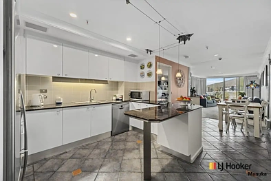 City 1房  Executive Inner-City Living at Its Finest