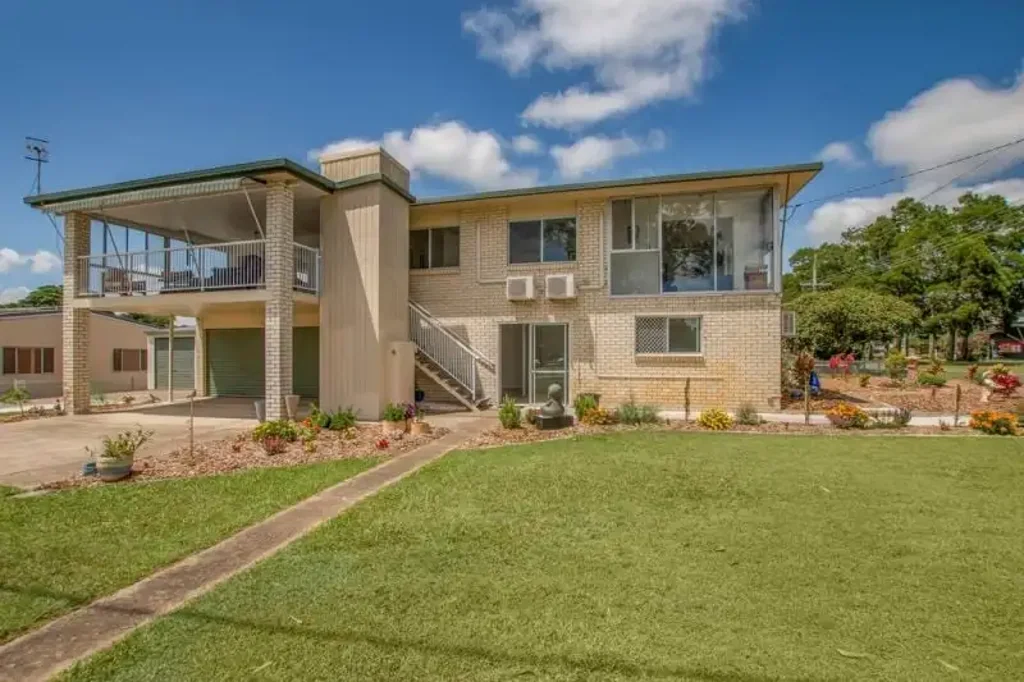 Tin Can Bay 5房  Prime Coastal Position with Dual Living & Future Potential