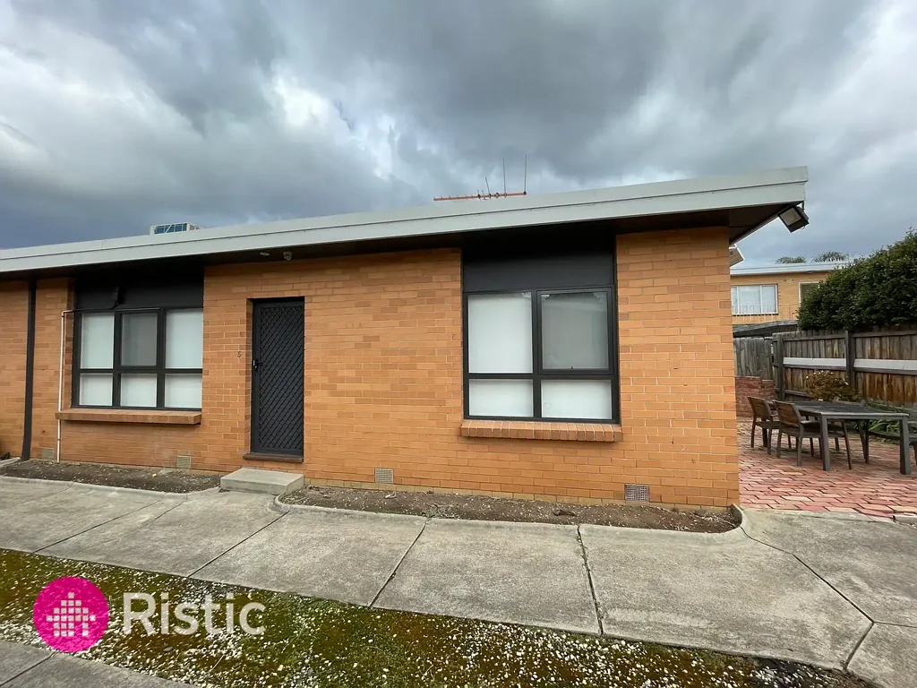 Renovated 2 bedroom unit