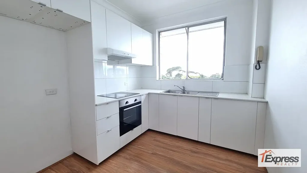 BRIGHT AND SUNNY TWO BEDROOM APARTMENT