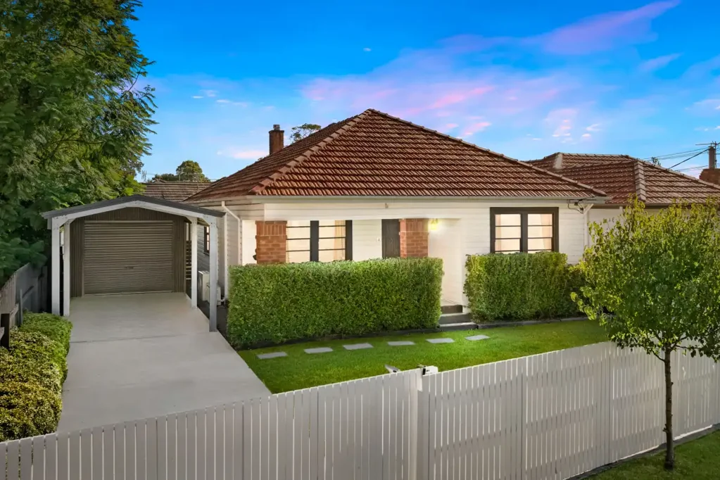 East Maitland 2房  Storybook cottage charm meets modern living