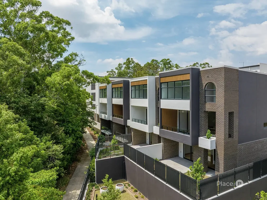 Indooroopilly 3房 Long Pocket Estate 转角私享 三卧奢居 Gaggenau厨房 主卧套房 双车库泳池 Thoughtfully Designed. Brand New. Ready to Move In.