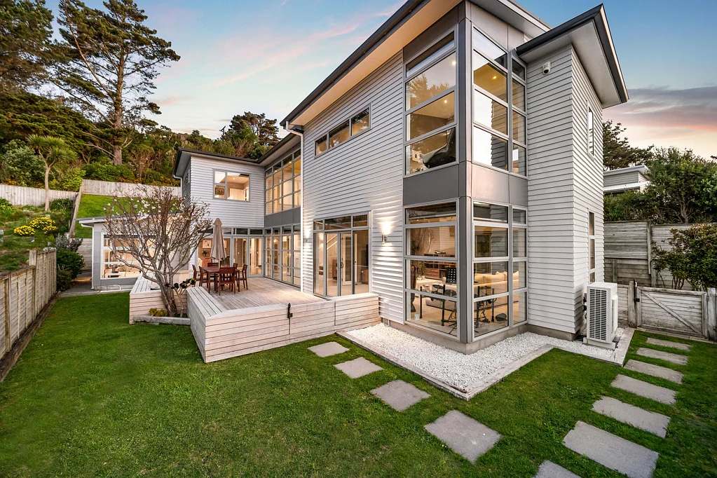 Churton Park 4 Bedroom Beautifully Unique 4/5 Bedroom Family Home