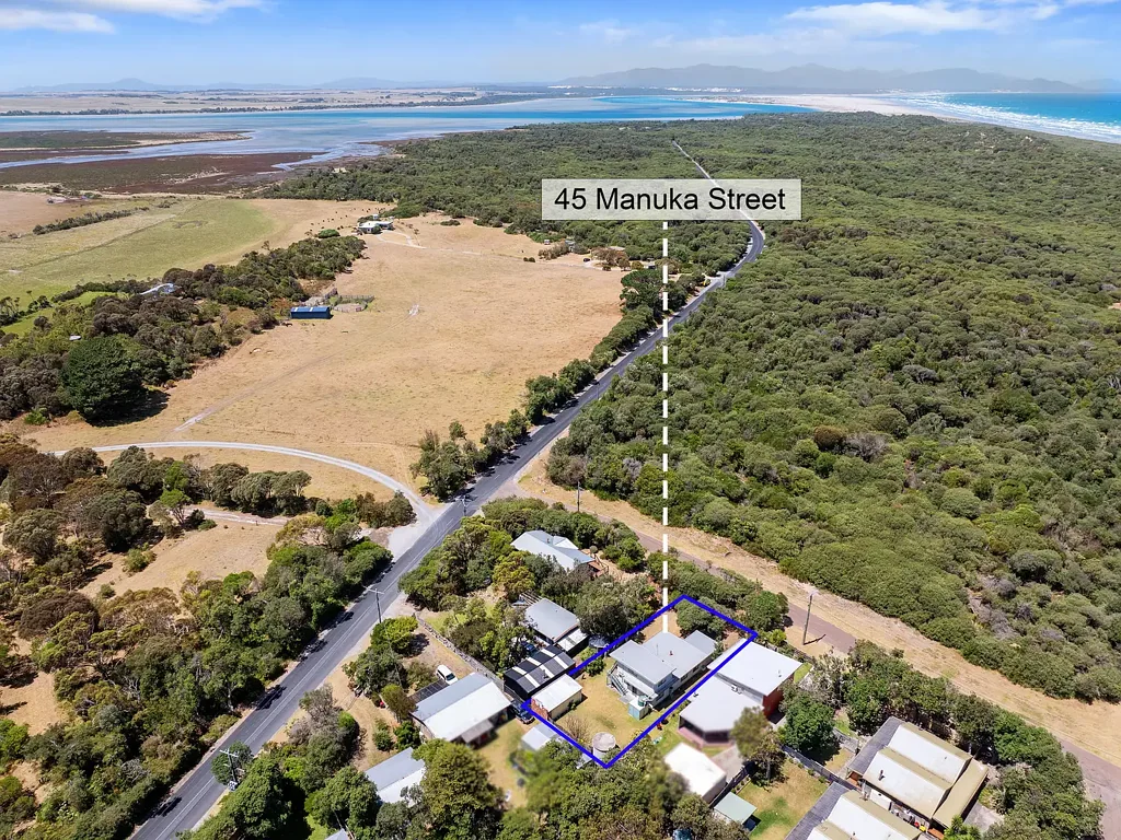 Sandy Point 6 Bedroom So much space in marvellous Manuka Street!