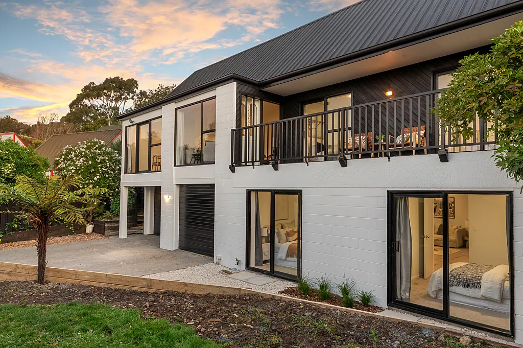 Westmorland 5房  Stunning Views, Cashmere Zone & 3 Car Garage!