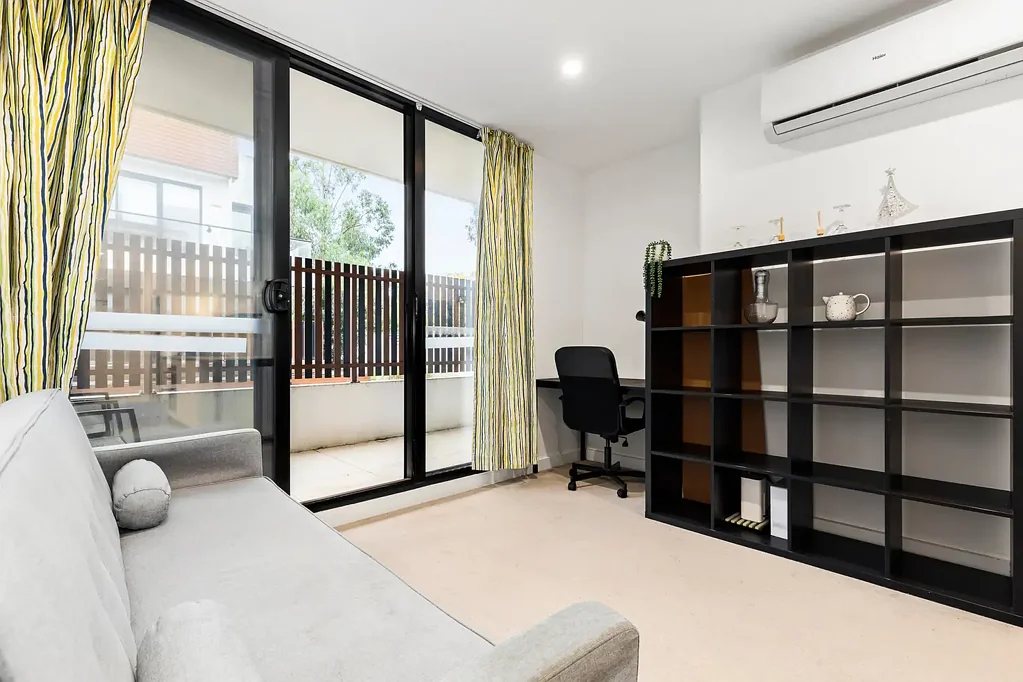 Clayton 2غرفة نوم Stylish Ground-Floor Living with Private Courtyard Appeal
