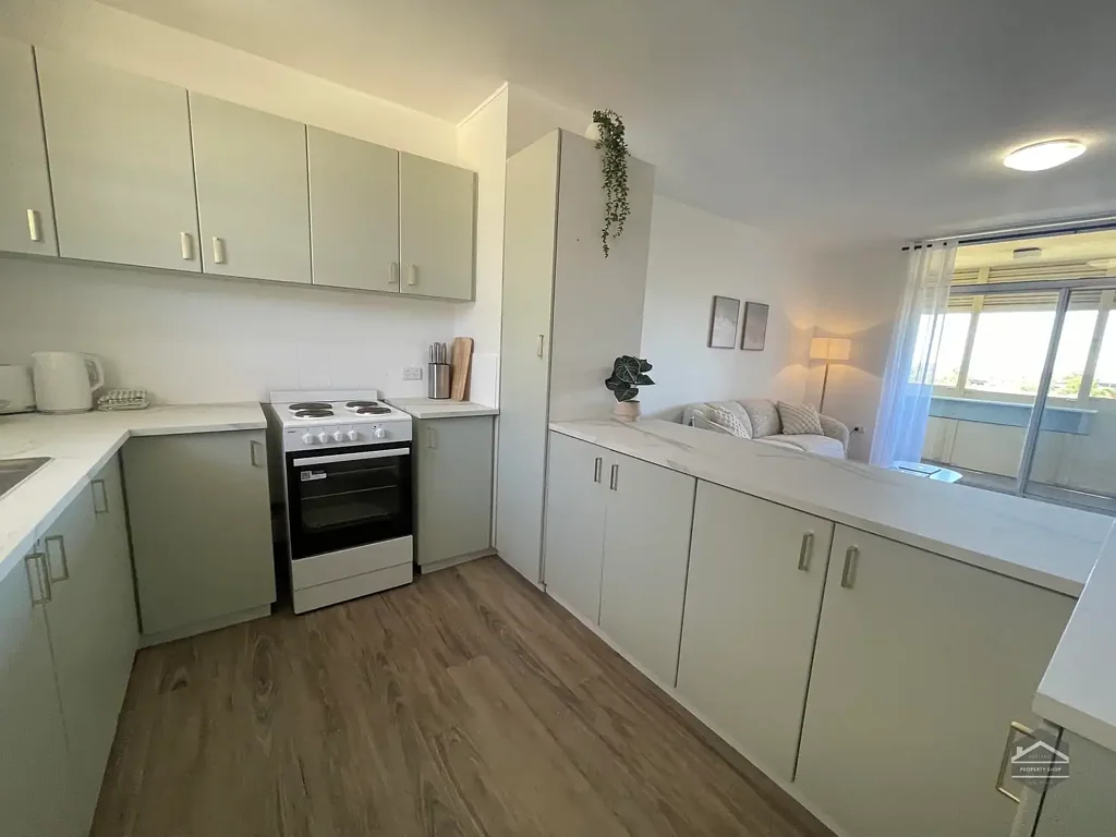 Executive, Furnished Unit Available Now