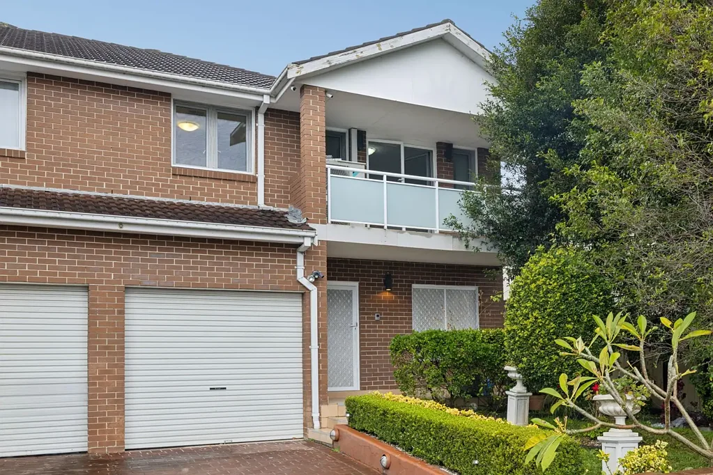 Greenacre 4 Bedroom Modern Comfort & Style in the Heart of Greenacre