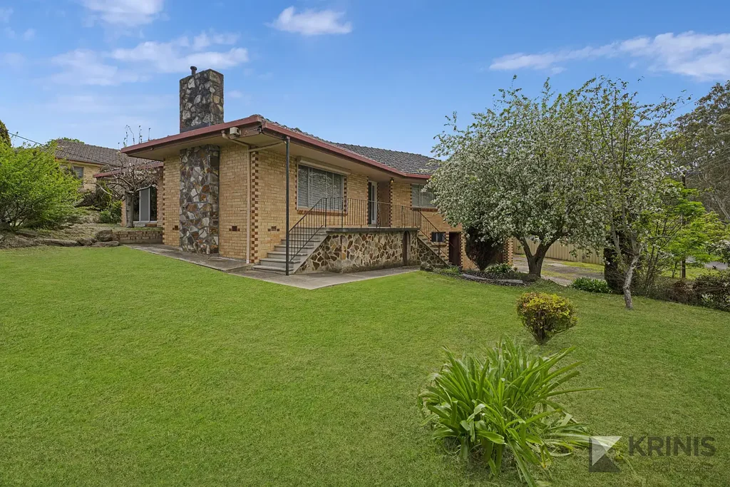 Mount Barker 4房  SPACIOUS, SOLID BRICK WITH SOLAR ON 907 SQM LARGE ALLOTMENT