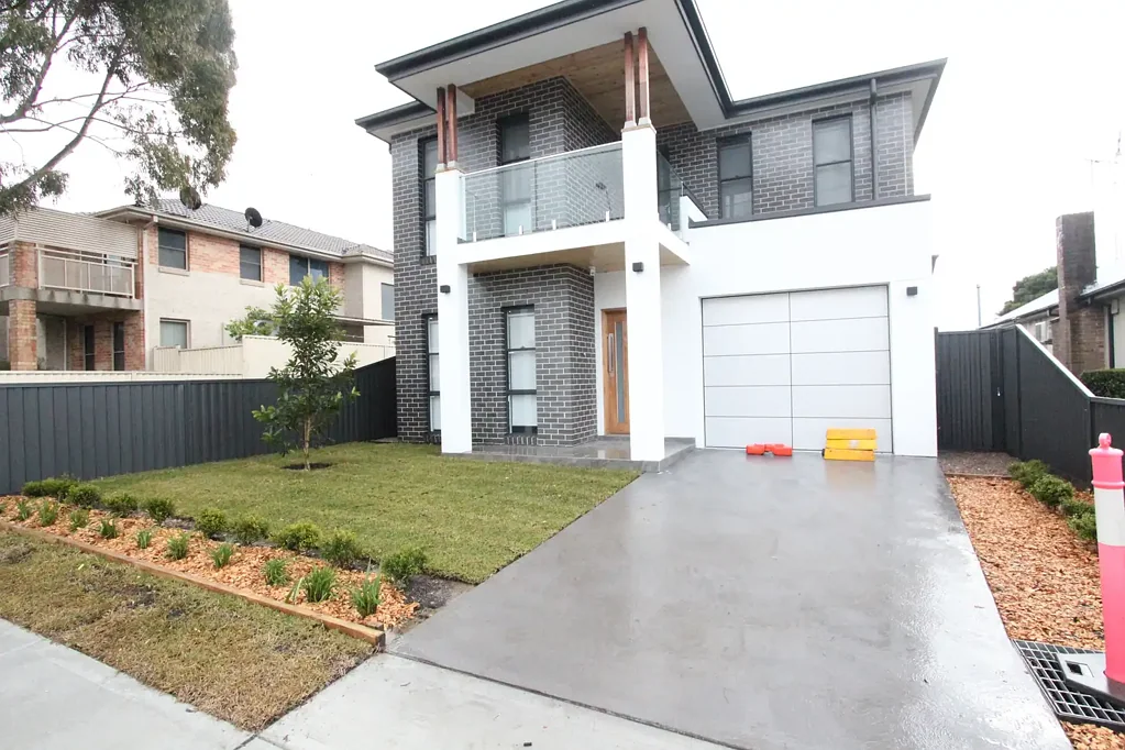 WALK TO ALL AMENITIES
