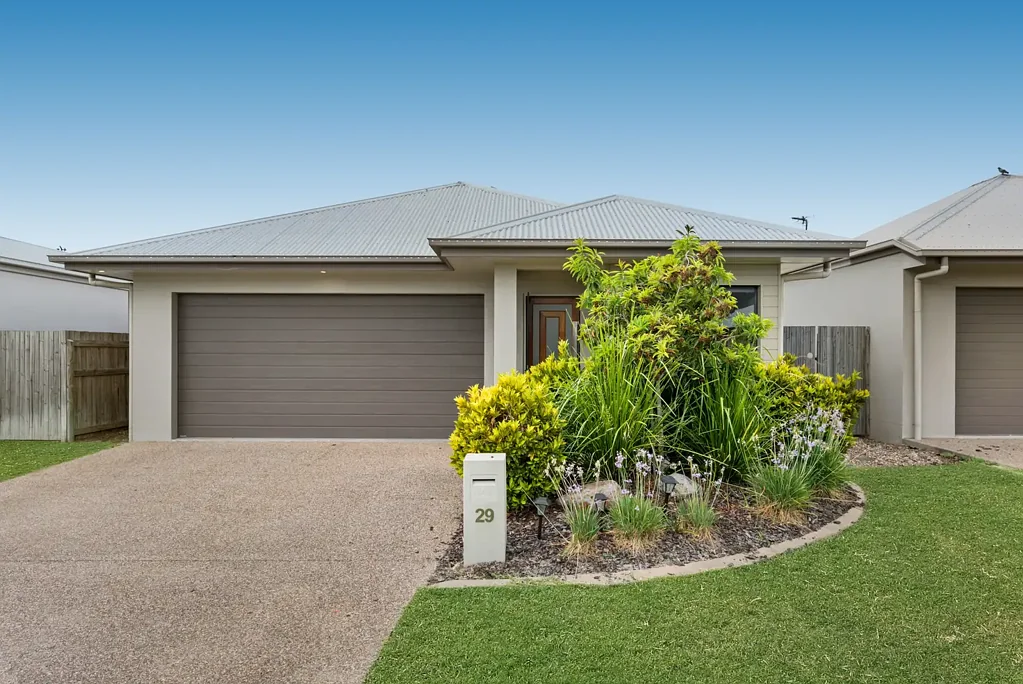 Modern Beauty in Central Location!