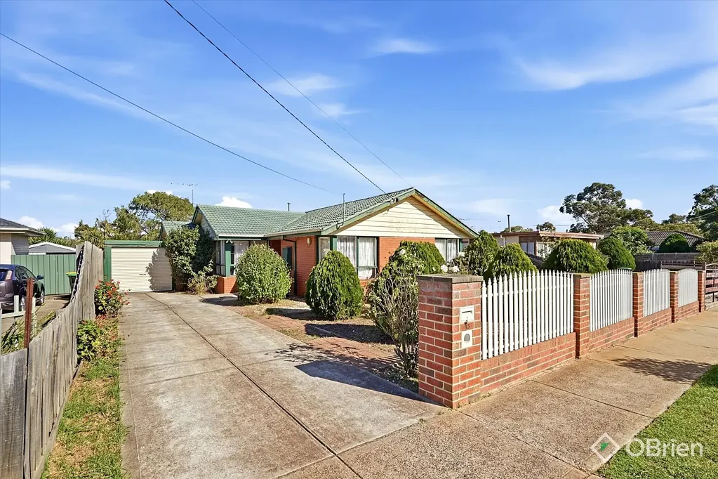 Melton 3房 中心地带物业 585m²宽绰地块 三卧实用布局 步行便利生活 潜力成长空间 Family home in central melton