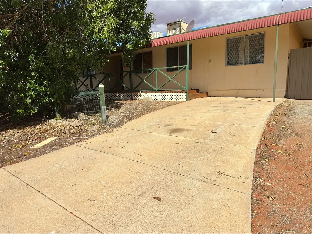 Roxby Downs 4ห้องนอน First home or great investment