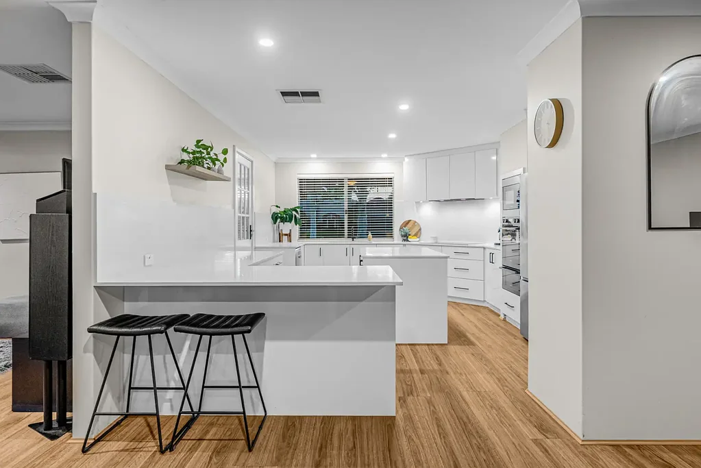Canning Vale 4બેડરૂમ Beautifully Updated Ex-Display Home with Outstanding Outdoor Living