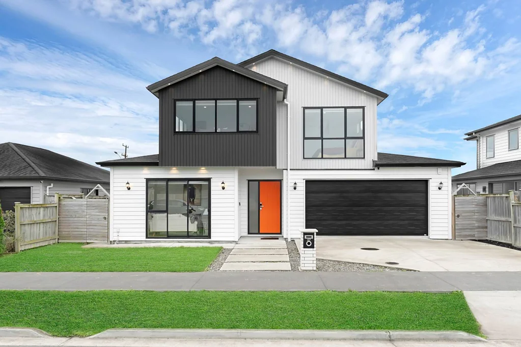 Takanini 6Moenga Spacious & Versatile 6-Bedroom Home + Income P...