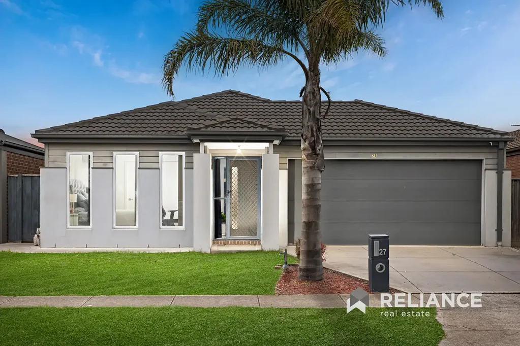 Wyndham Vale 4Zimmer North & Park Facing Home with Multiple Living Areas, Walk to Wyndham Vale Square!