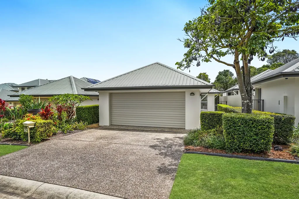 Robina 3ਬੈੱਡਰੂਮ Resort-Style Living in the Exclusive Glades Estate