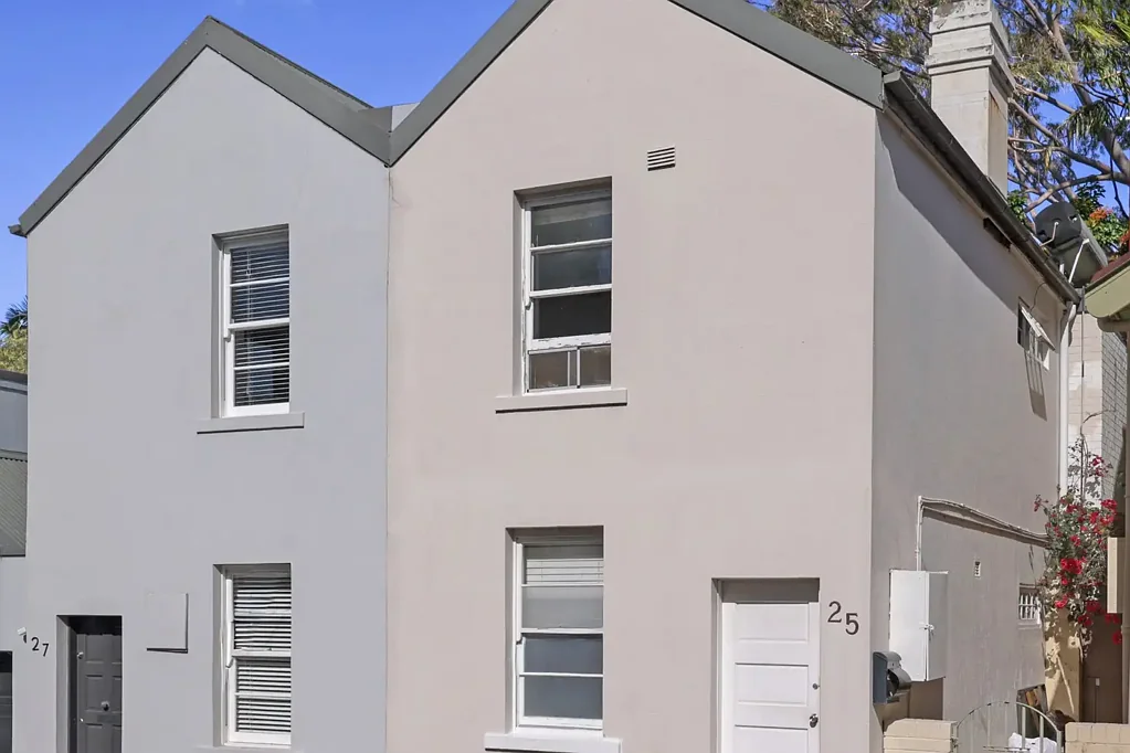 Balmain 2कमरा Spacious semi-detached terrace with immense potential