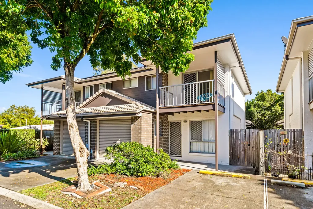 Ellen Grove 3Moenga Low-Maintenance Townhouse Living in a Convenient Location
