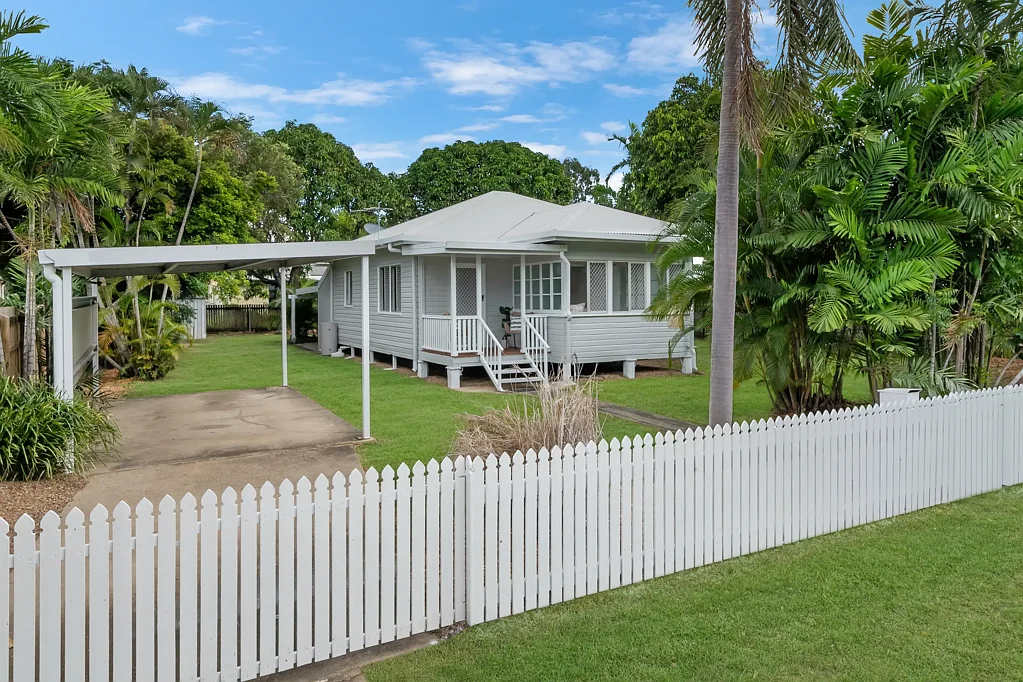 Gulliver 3Kwarto Charming Renovated Cottage in Leafy Locale - Just Move In!