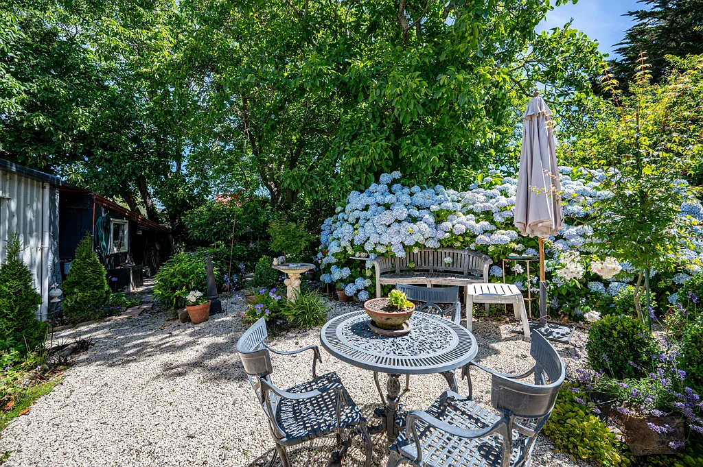 Akaroa 2房  4.39ha of gardens, grazing and views