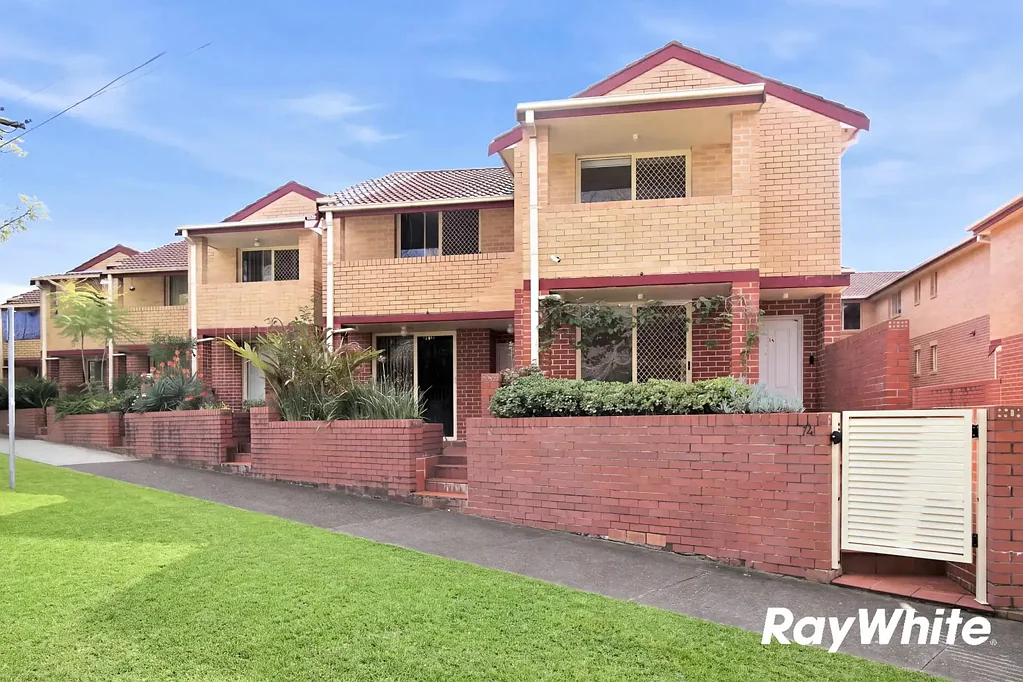 Split Level 2 Bedroom Townhouse with lock up Garage!