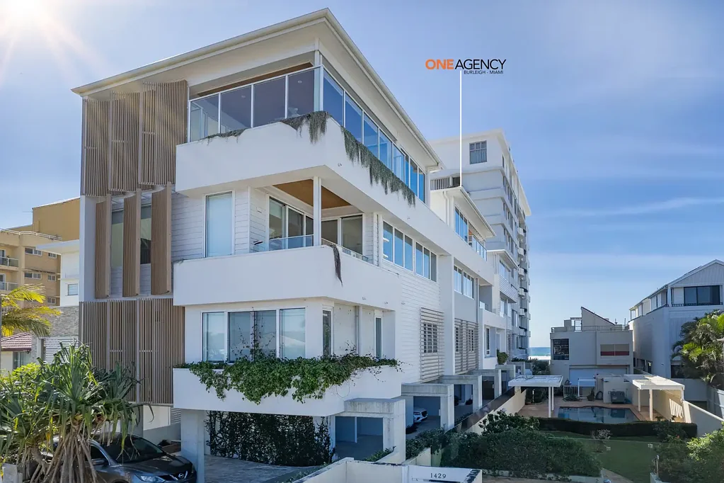 Palm Beach 4 Bedroom Bold, Bespoke & Beachside