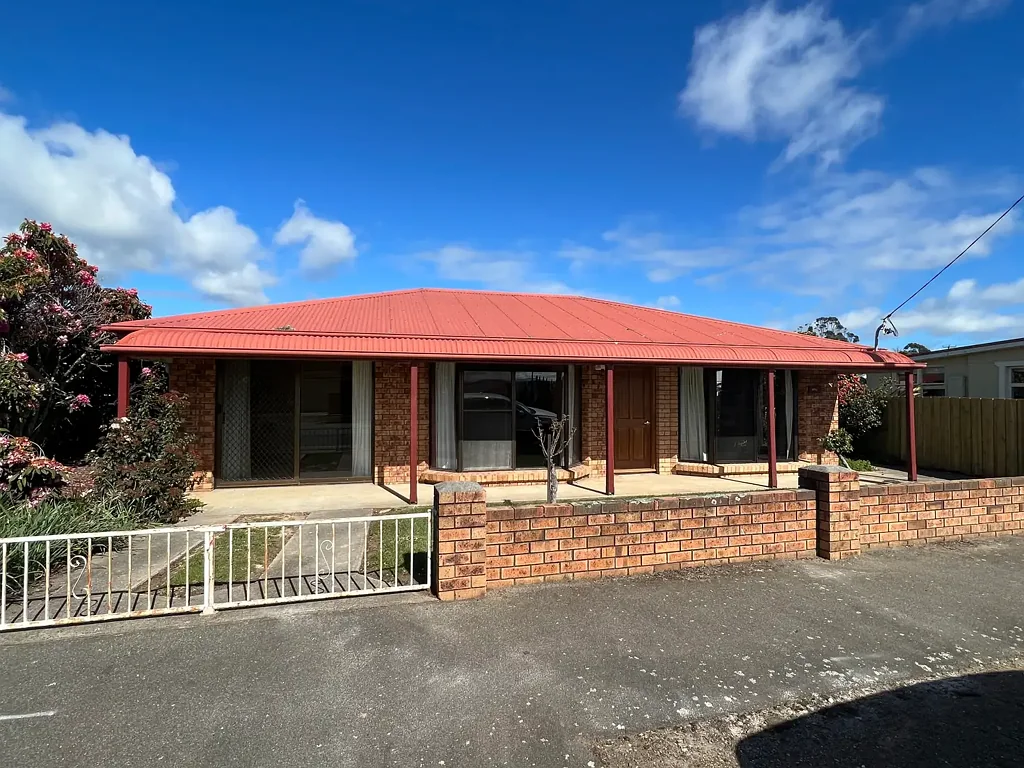 It's easy, living here