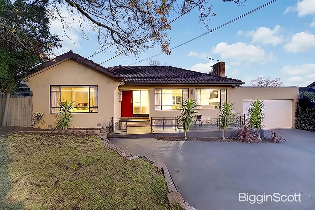 Comfort and Convenience Combined: 2 Bedroom Home in Boronia
