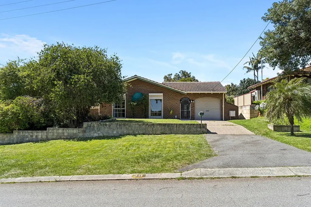 20 Elmwood Crescent, Lesmurdie, WA 6076