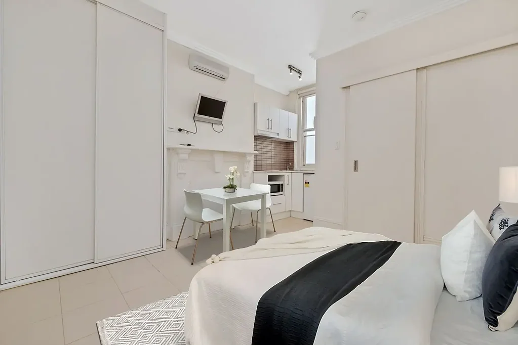 Top Floor Compact Studio in converted terrace