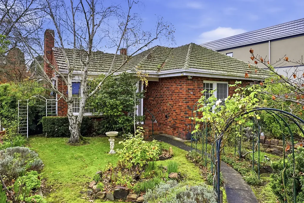 Surrey Hills 2침실 Charming Corner Opportunity in a Premier Surrey Hills Setting
