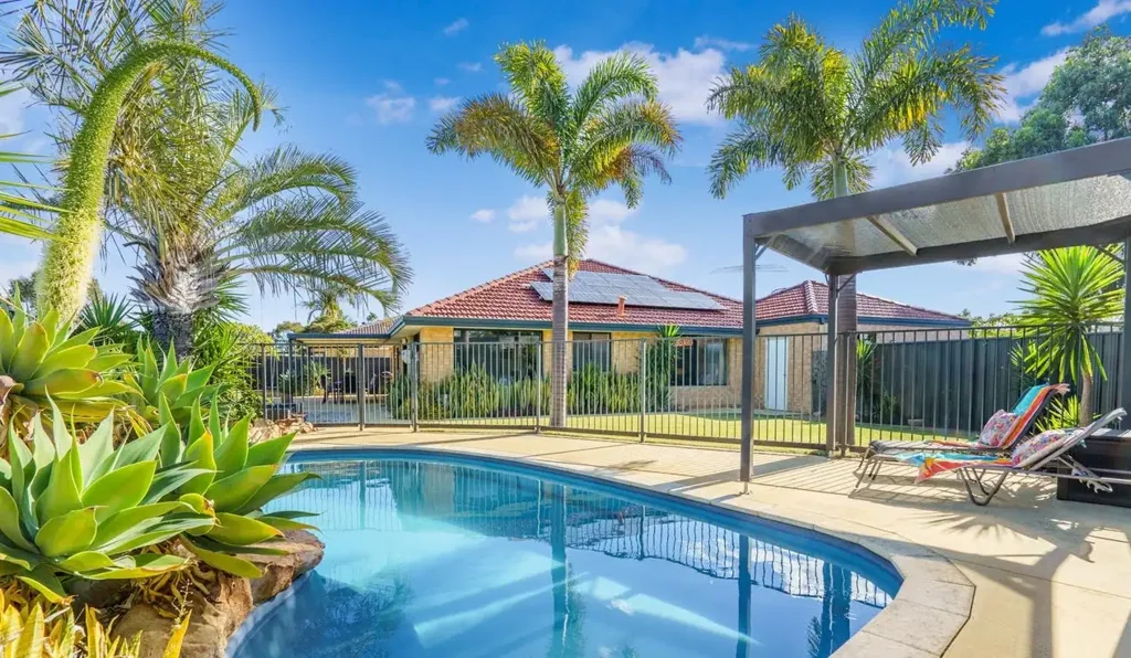 Impressive Family Home with Swimming Pool!