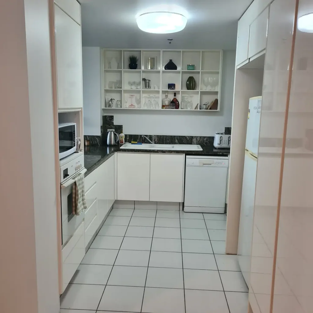 Great place to live! Suit a couple ideally. Iconic building with all amenities, close to Beach, transport & Tedder Avenue shops, cafes.