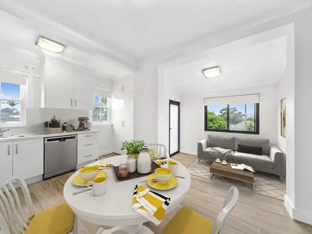 STUNNING DECO RENOVATION - 3 BEDROOM SPLENDOR