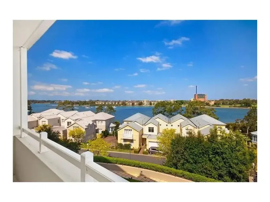 FOUR BEDROOM APARTMENT IN LUXURY RESORT-STYLE COMMUNITY