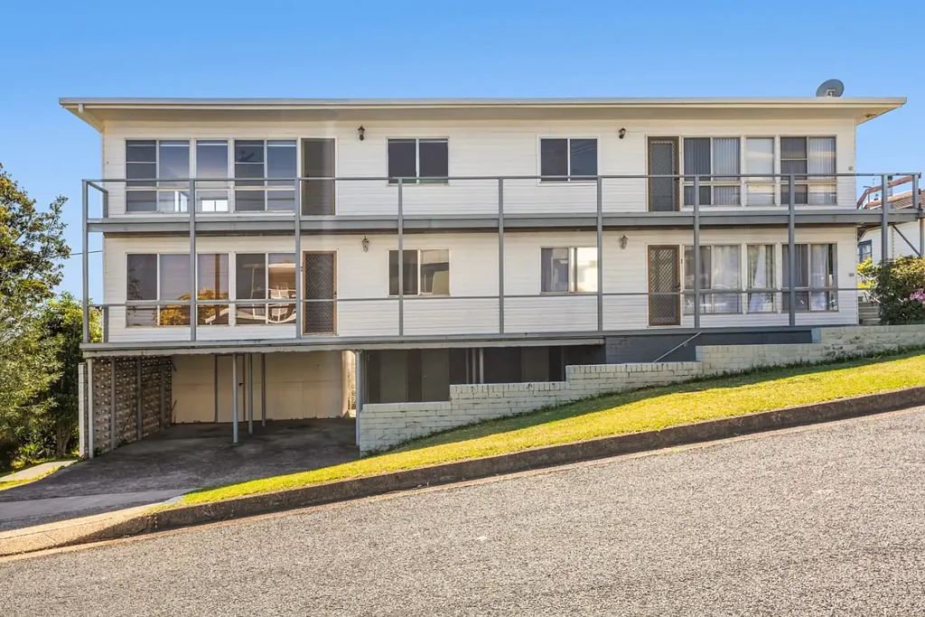 Coastal Breezes, Stunning Views & Generous Storage!