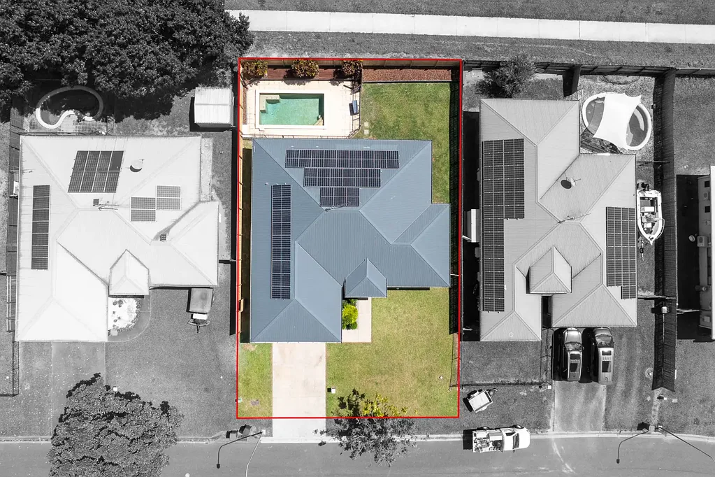 Edmonton 4房  Perfect family home with pool and solar in quiet sought after Close !!