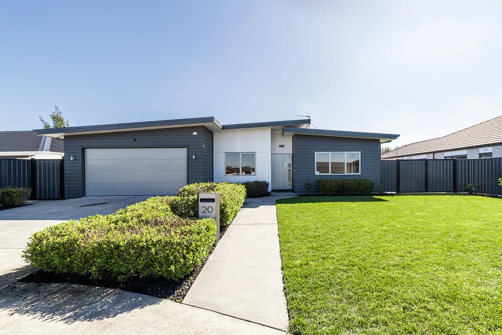 Frimley 4બેડરૂમ Family living with style and space