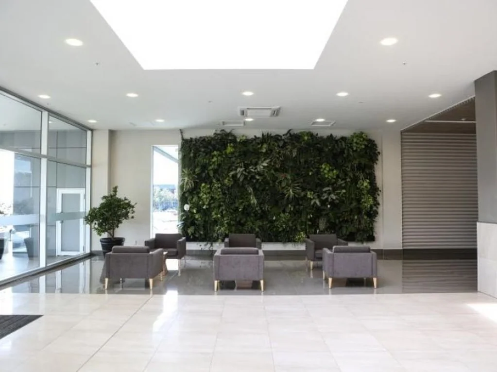 Penrose Modern Open Plan Office: Prime Connectivity