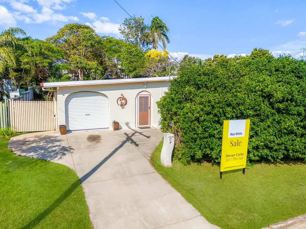 Sun Valley 4 Bedroom NEAT 4 BEDDER WITH RECENT IMPROVEMENTS COMPLETED… ALL YEAR ROUND OUTDOOR AREA…BEST VALUE IN SUN VALLEY!!!