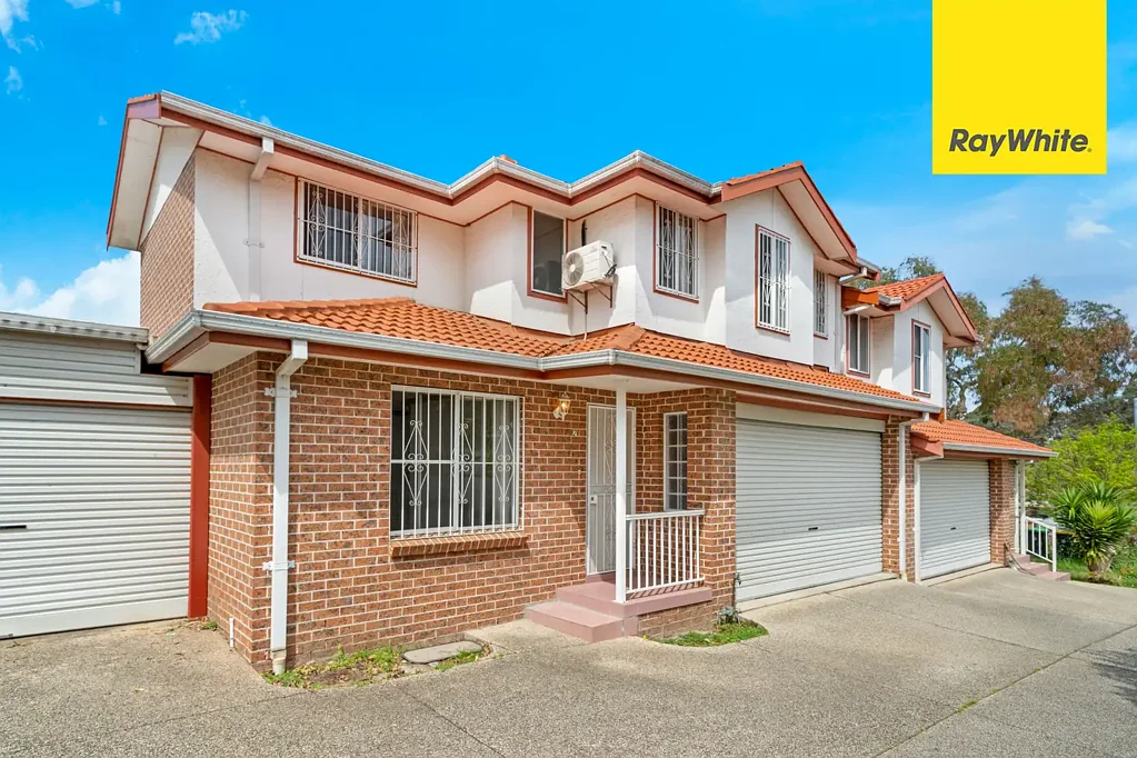 3 Bedroom Townhouse in a small complex great location for lease